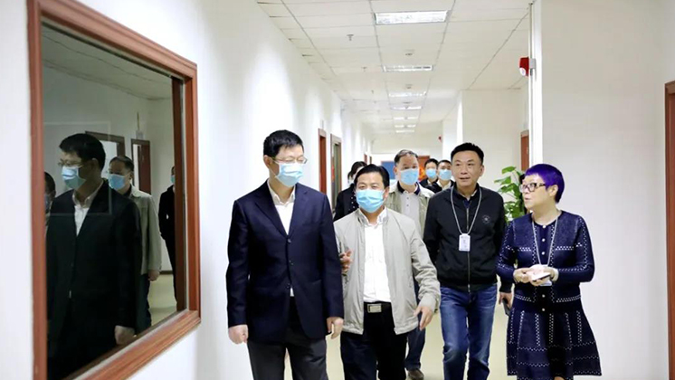省政府口岸辦副主任、省商務(wù)廳口岸處處長(zhǎng)羅專一行蒞臨炬神電子開展聯(lián)點(diǎn)服務(wù)工作