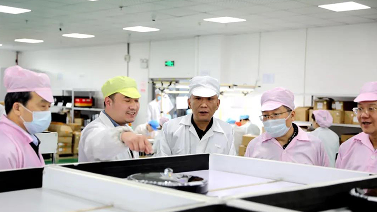 省人大常委會(huì)委員、省人大財(cái)政經(jīng)濟(jì)委員會(huì)主任委員張亦賢一行調(diào)研炬神電子