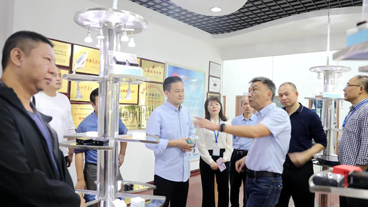 市政協(xié)副主席、九三學社郴州市委主委潘執(zhí)坤一行調研炬神電子