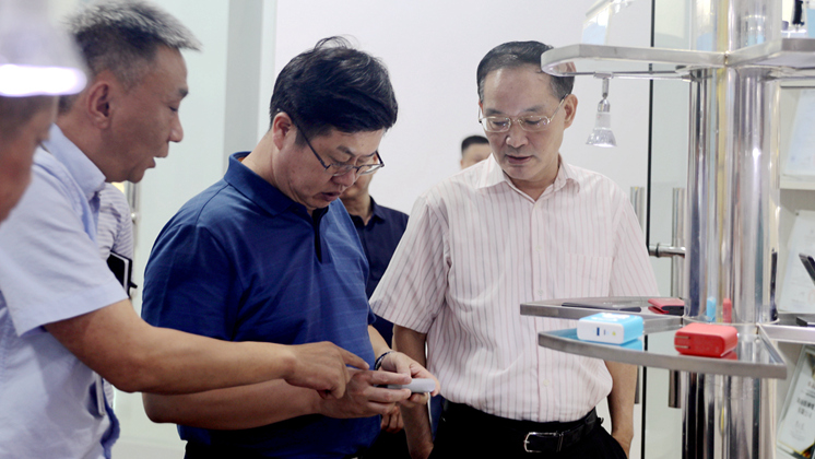 市委常委、副市長徐懷好走訪炬神電子 ：全力、熱情、周到提供服務