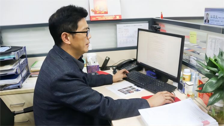 伍國(guó)良，“卷王”實(shí)錘了！